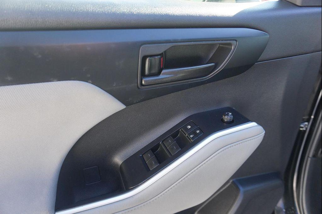 used 2021 Toyota Highlander car, priced at $28,290