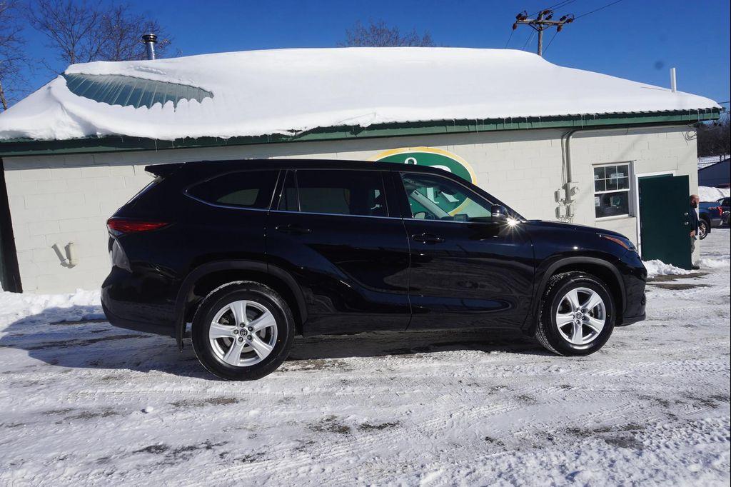 used 2021 Toyota Highlander car, priced at $28,290