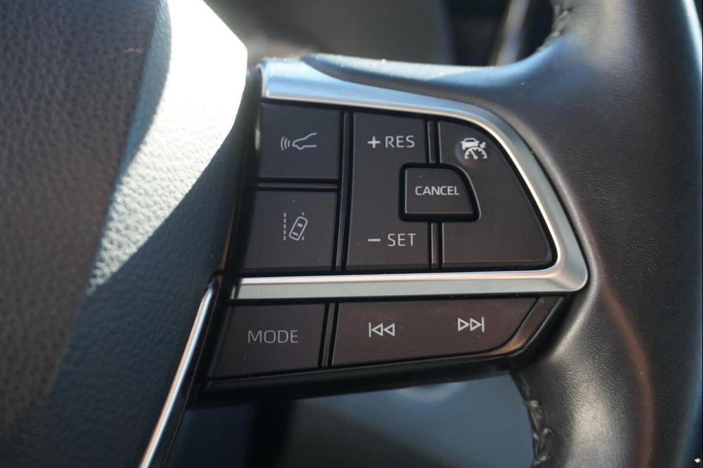 used 2021 Toyota Highlander car, priced at $28,290