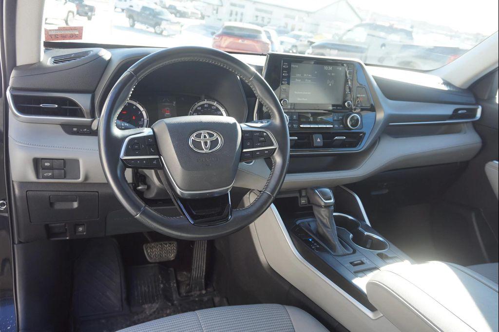 used 2021 Toyota Highlander car, priced at $28,290