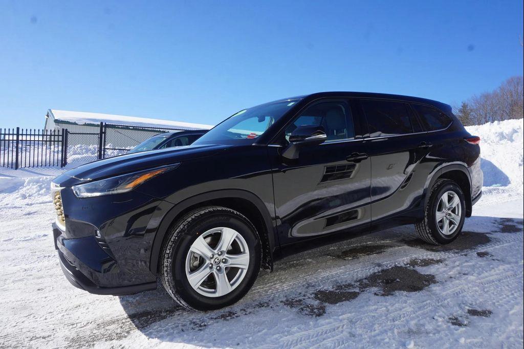 used 2021 Toyota Highlander car, priced at $28,290