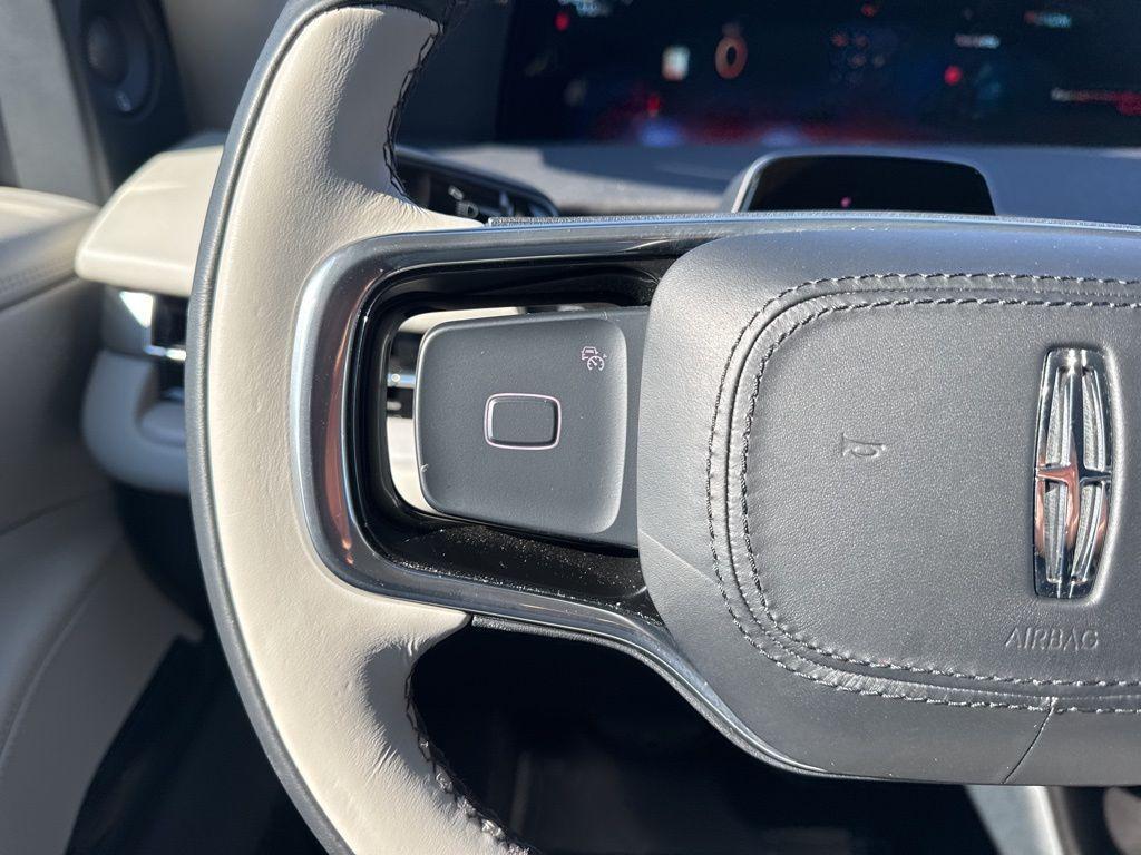 used 2025 Lincoln Navigator car, priced at $86,980