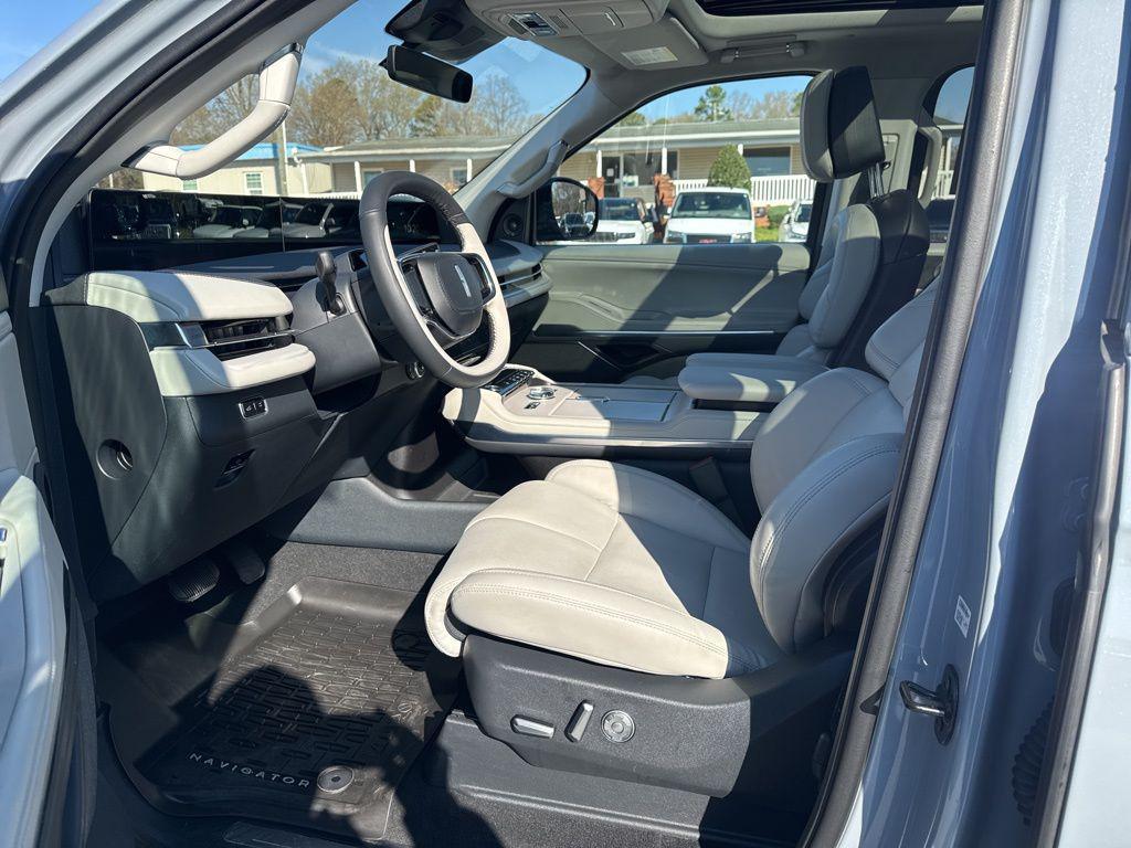 used 2025 Lincoln Navigator car, priced at $86,980