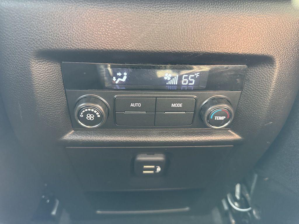 used 2022 Chevrolet Traverse car, priced at $26,880