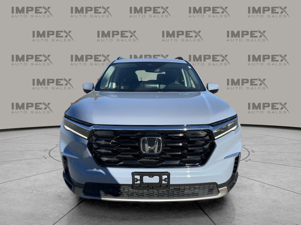 used 2025 Honda Pilot car, priced at $37,995