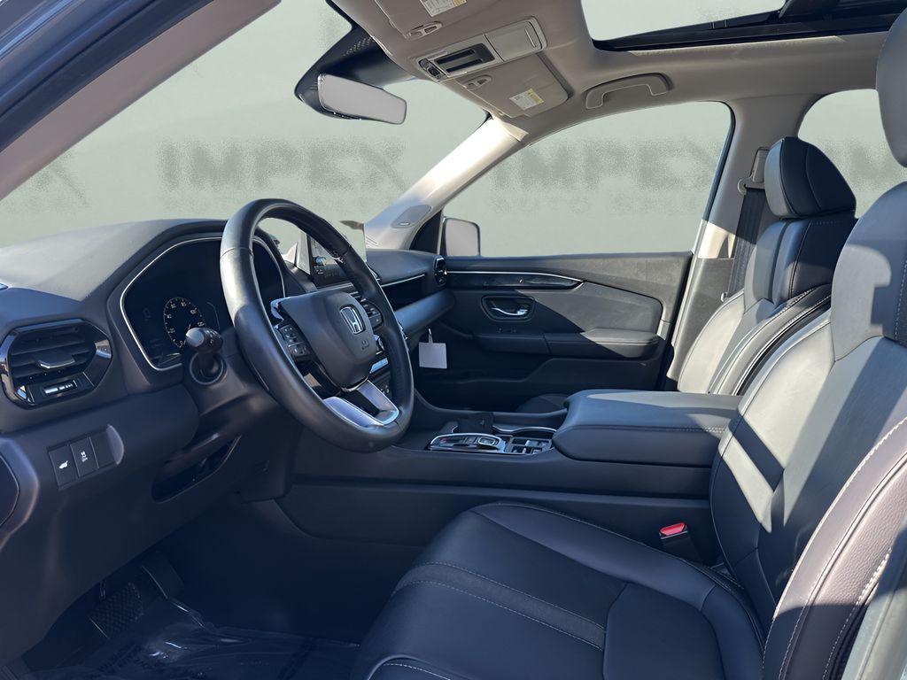 used 2025 Honda Pilot car, priced at $37,995