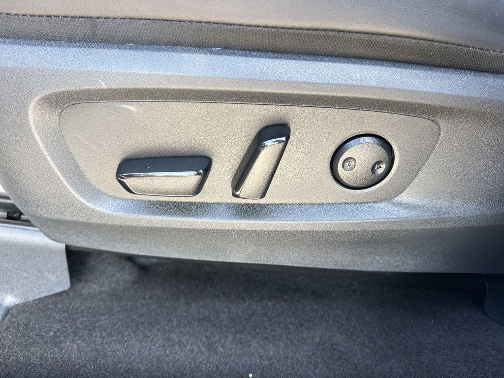 used 2025 Nissan Pathfinder car, priced at $39,350