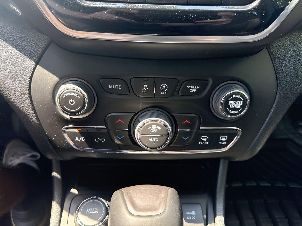 used 2022 Jeep Cherokee car