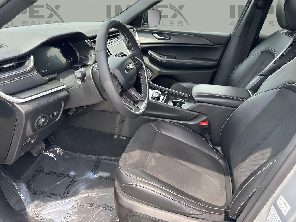 used 2024 Jeep Grand Cherokee car, priced at $30,995