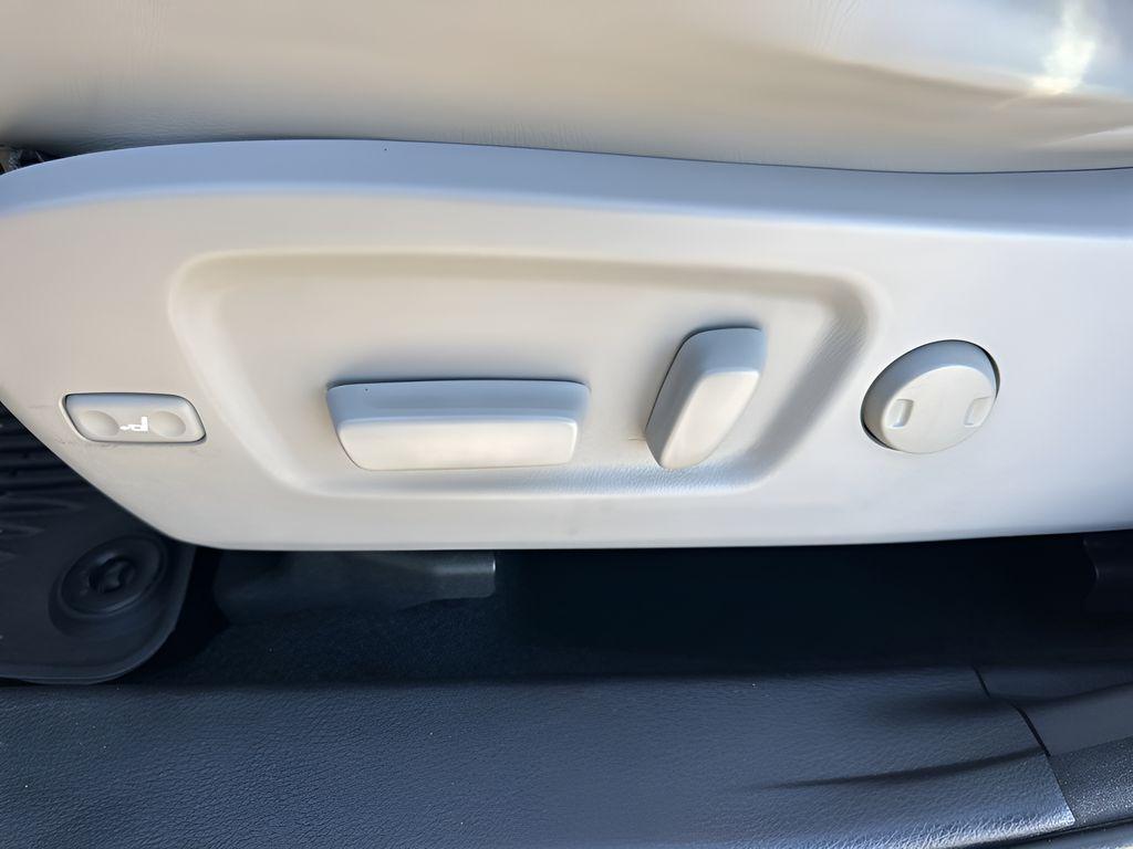 used 2018 Toyota Highlander car, priced at $21,295