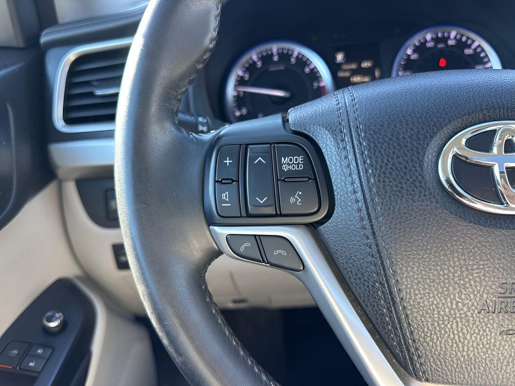 used 2018 Toyota Highlander car, priced at $21,295