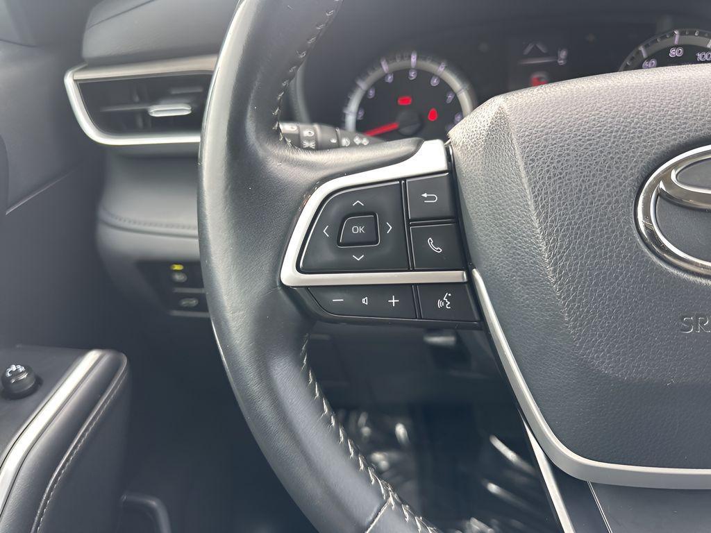 used 2022 Toyota Highlander car, priced at $25,300