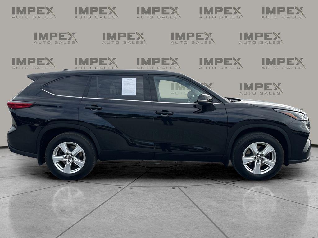 used 2022 Toyota Highlander car, priced at $25,300