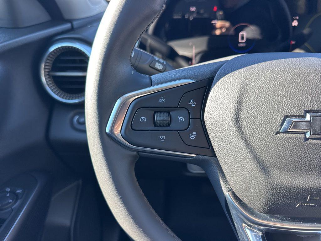 used 2025 Chevrolet Trax car