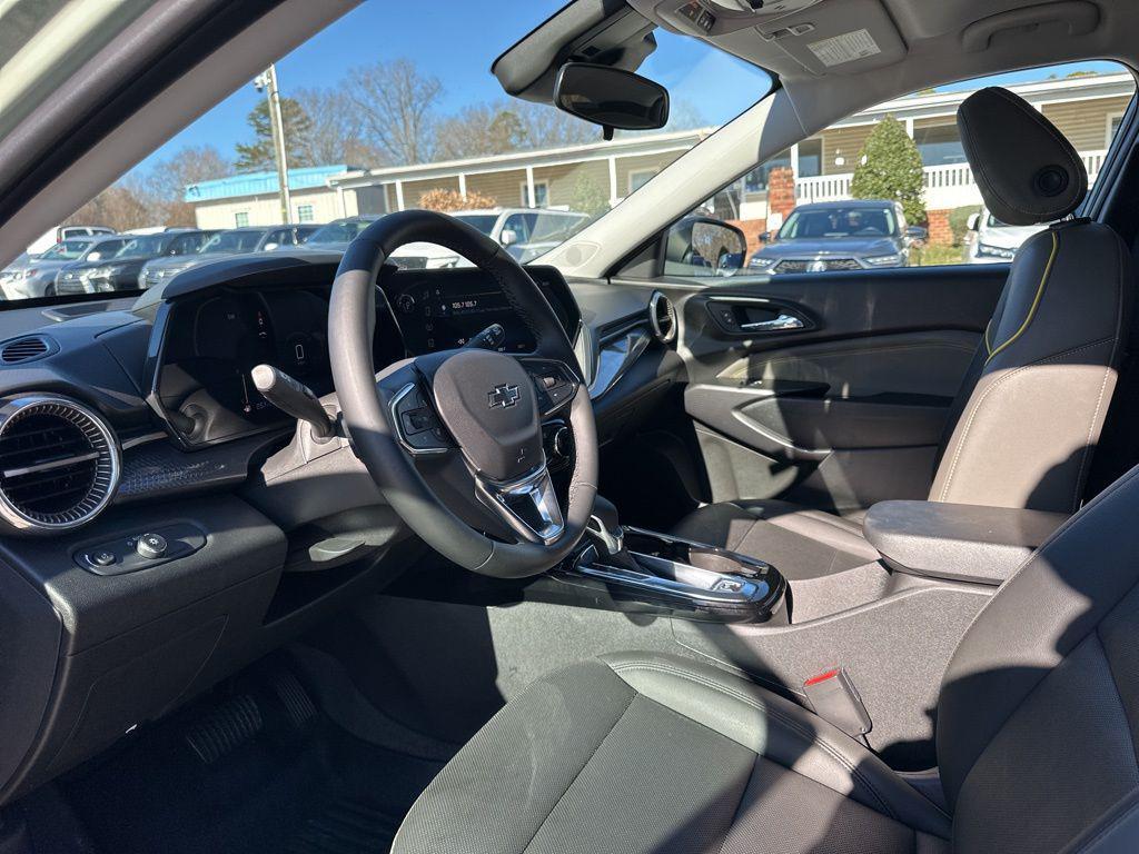 used 2025 Chevrolet Trax car