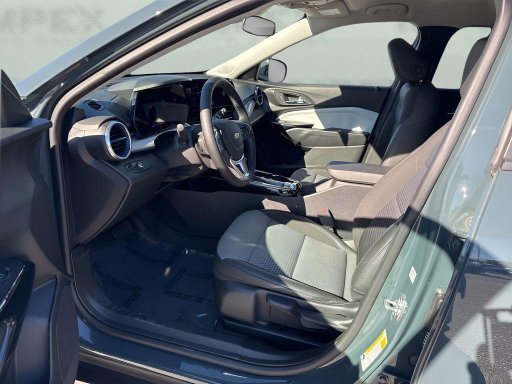 used 2025 Chevrolet Trax car