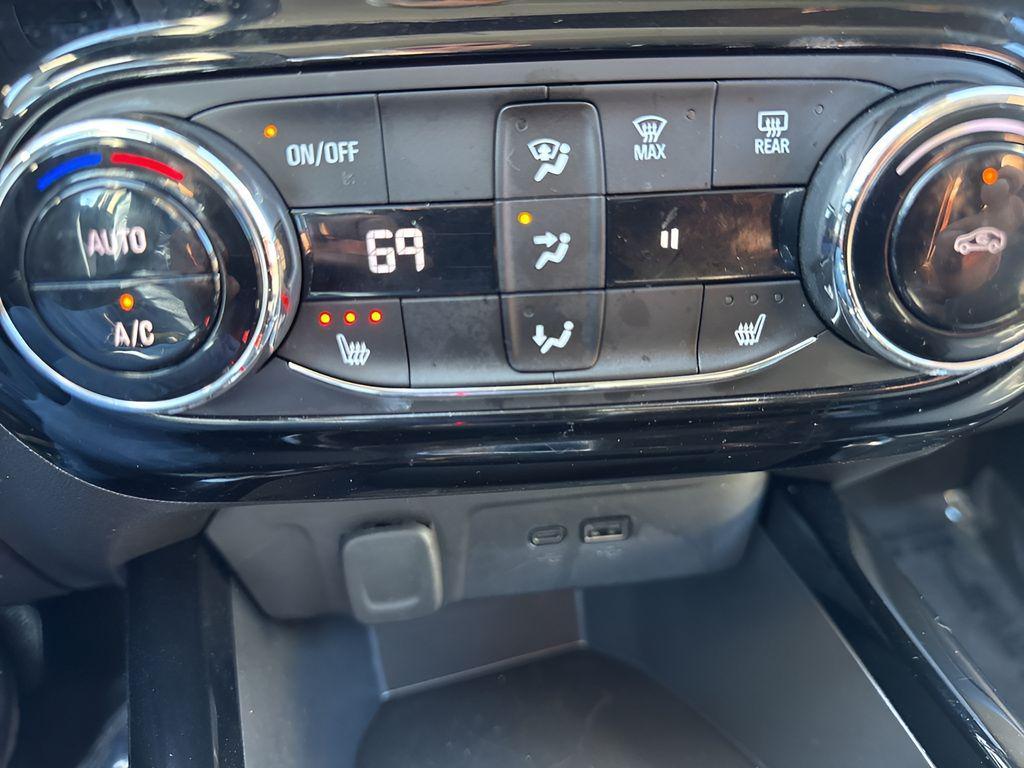 used 2025 Chevrolet Trax car