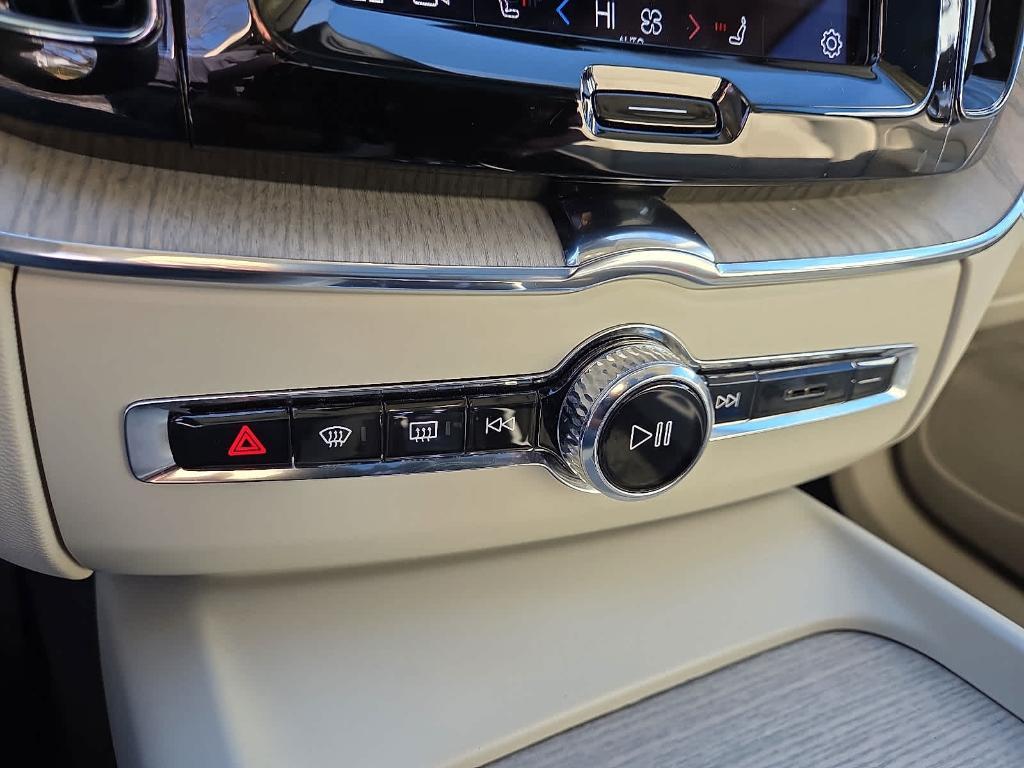 used 2023 Volvo XC60 car, priced at $37,995