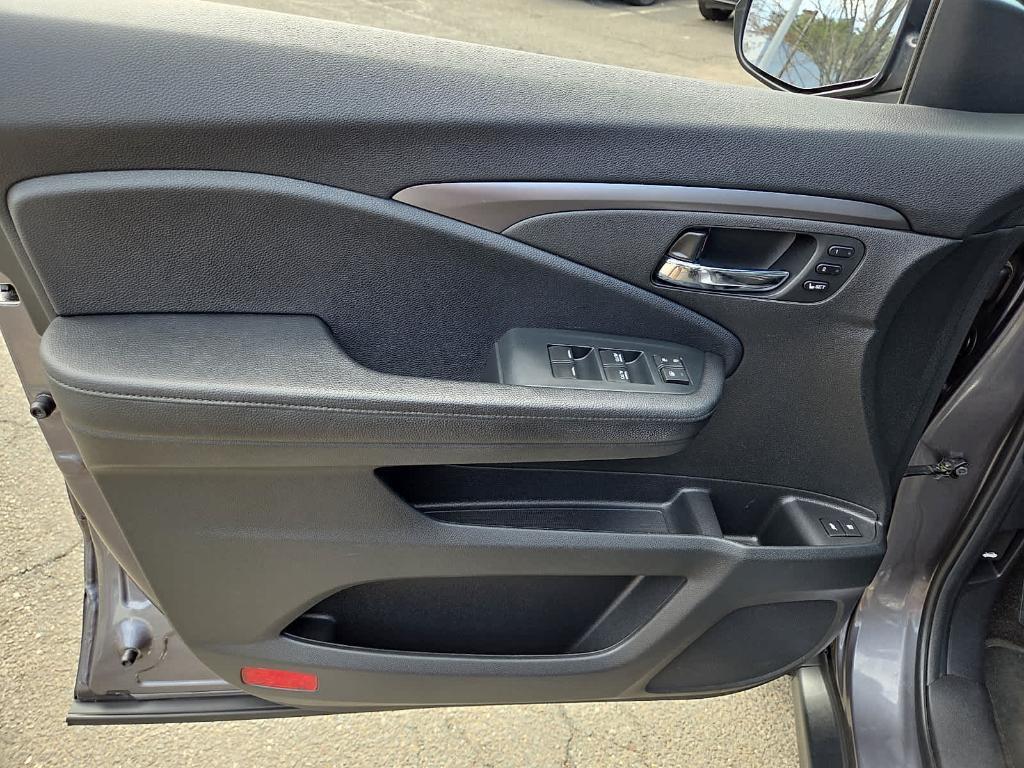 used 2022 Honda Pilot car, priced at $28,495