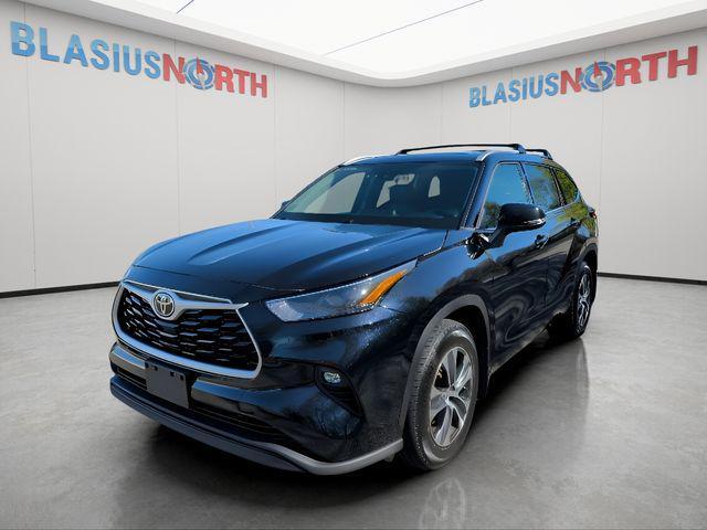 used 2022 Toyota Highlander car, priced at $31,936