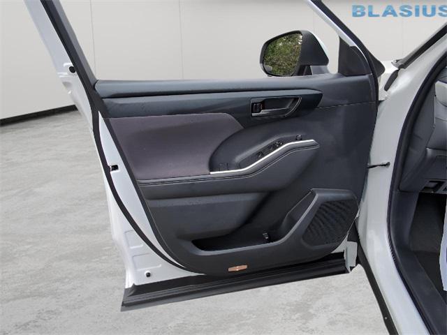 used 2024 Toyota Highlander car, priced at $32,837