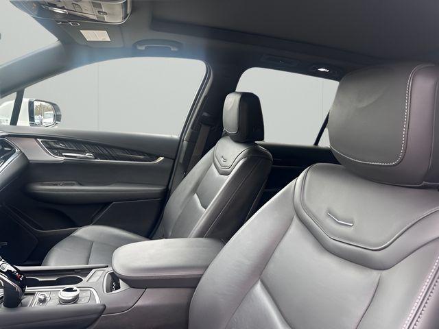 used 2024 Cadillac XT6 car, priced at $43,599