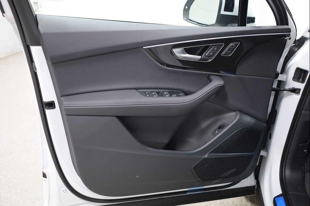 new 2026 Audi Q7 car, priced at $79,005