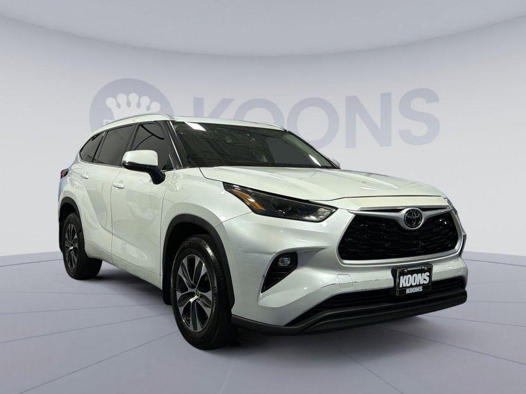 used 2022 Toyota Highlander car, priced at $34,495