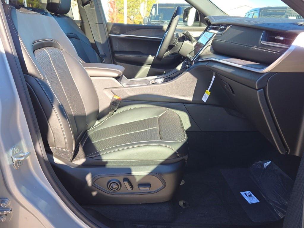 new 2025 Jeep Grand Cherokee car, priced at $53,856