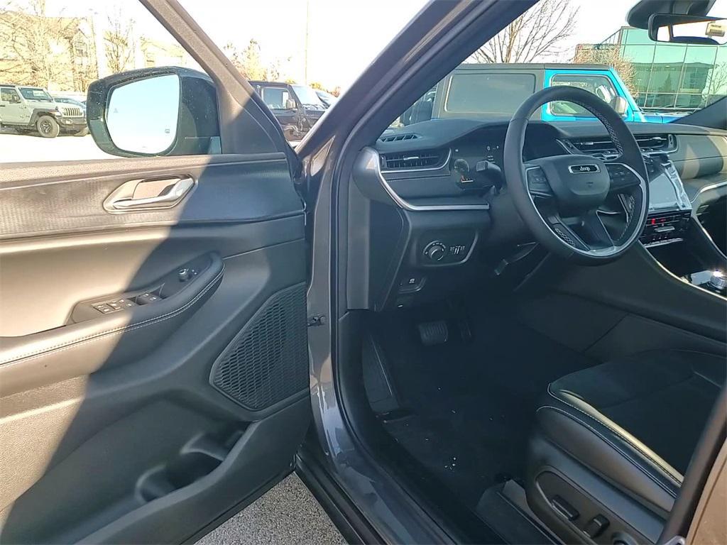 new 2025 Jeep Grand Cherokee L car, priced at $42,926