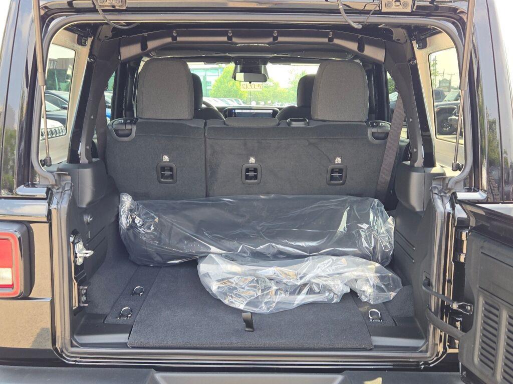 new 2025 Jeep Wrangler car, priced at $40,078