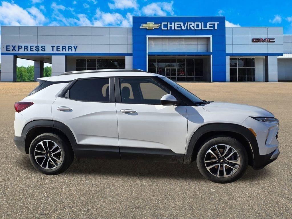 used 2024 Chevrolet TrailBlazer car, priced at $20,060