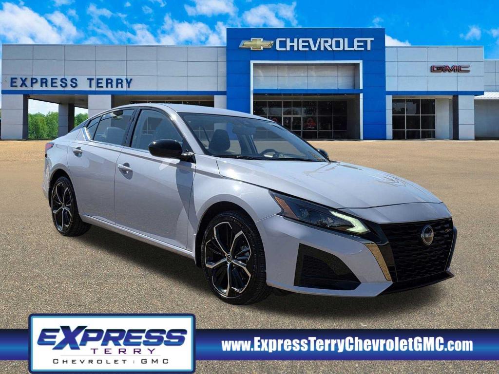 used 2025 Nissan Altima car, priced at $25,888