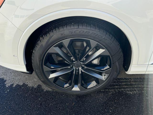new 2026 Audi Q7 car, priced at $70,878