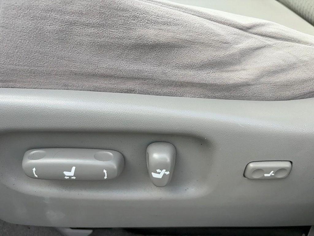 used 2009 Toyota Highlander car, priced at $6,900