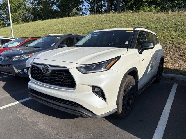used 2021 Toyota Highlander car, priced at $29,888