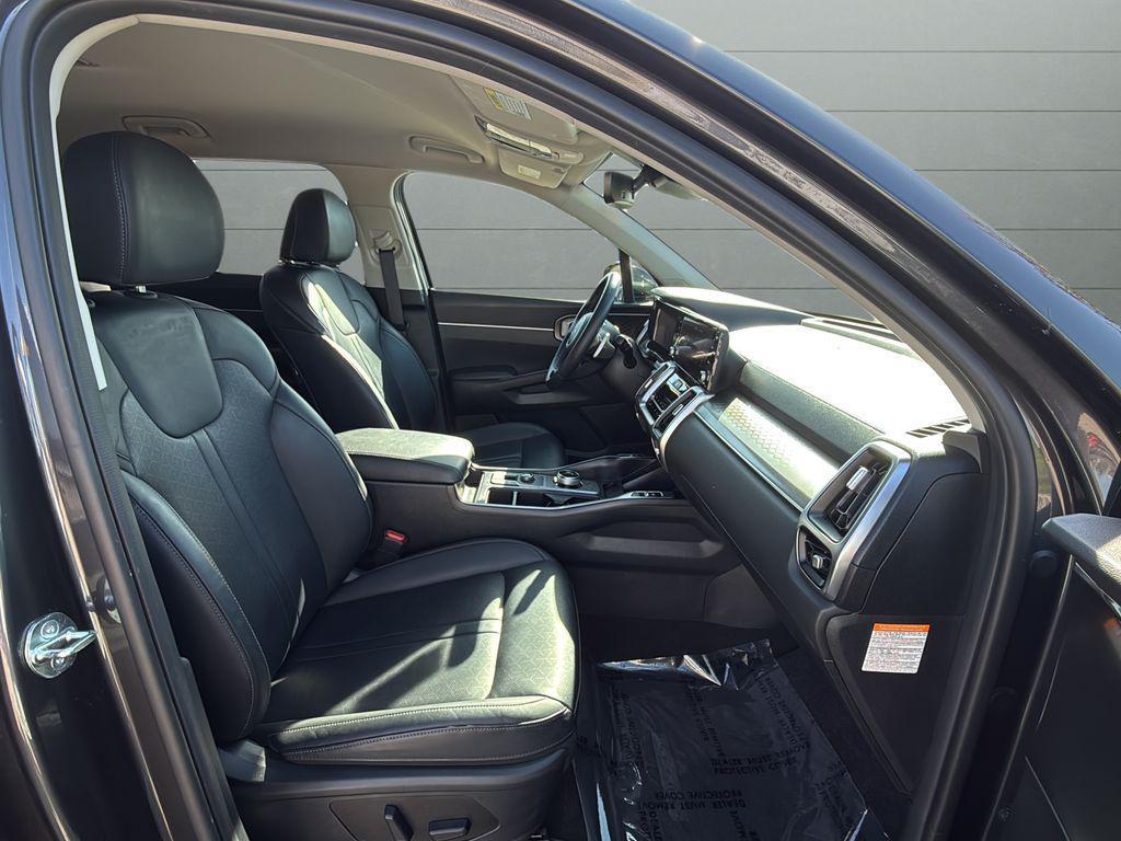 used 2023 Kia Sorento Hybrid car, priced at $28,996