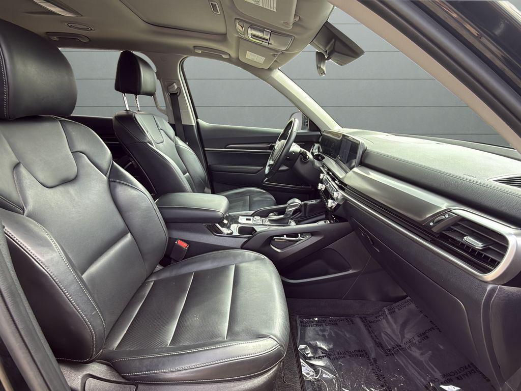 used 2025 Kia Telluride car, priced at $35,394