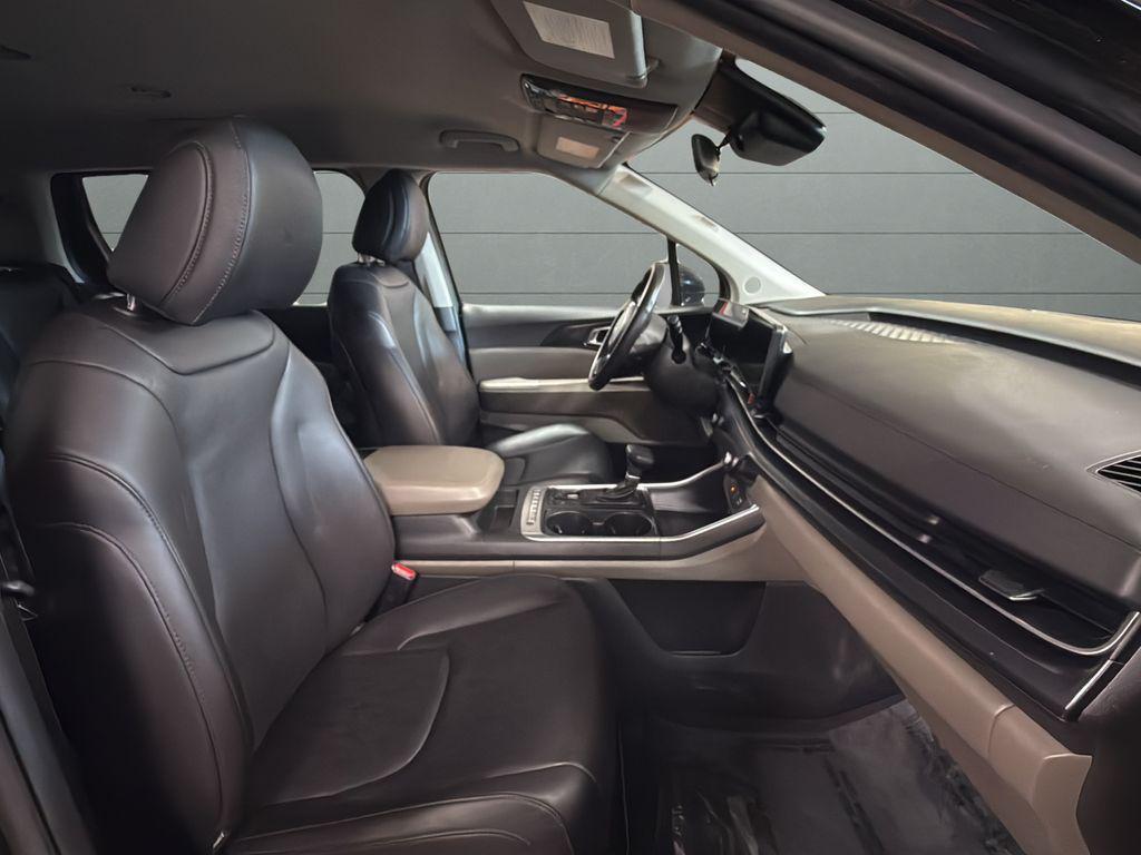 used 2025 Kia Carnival car, priced at $34,246