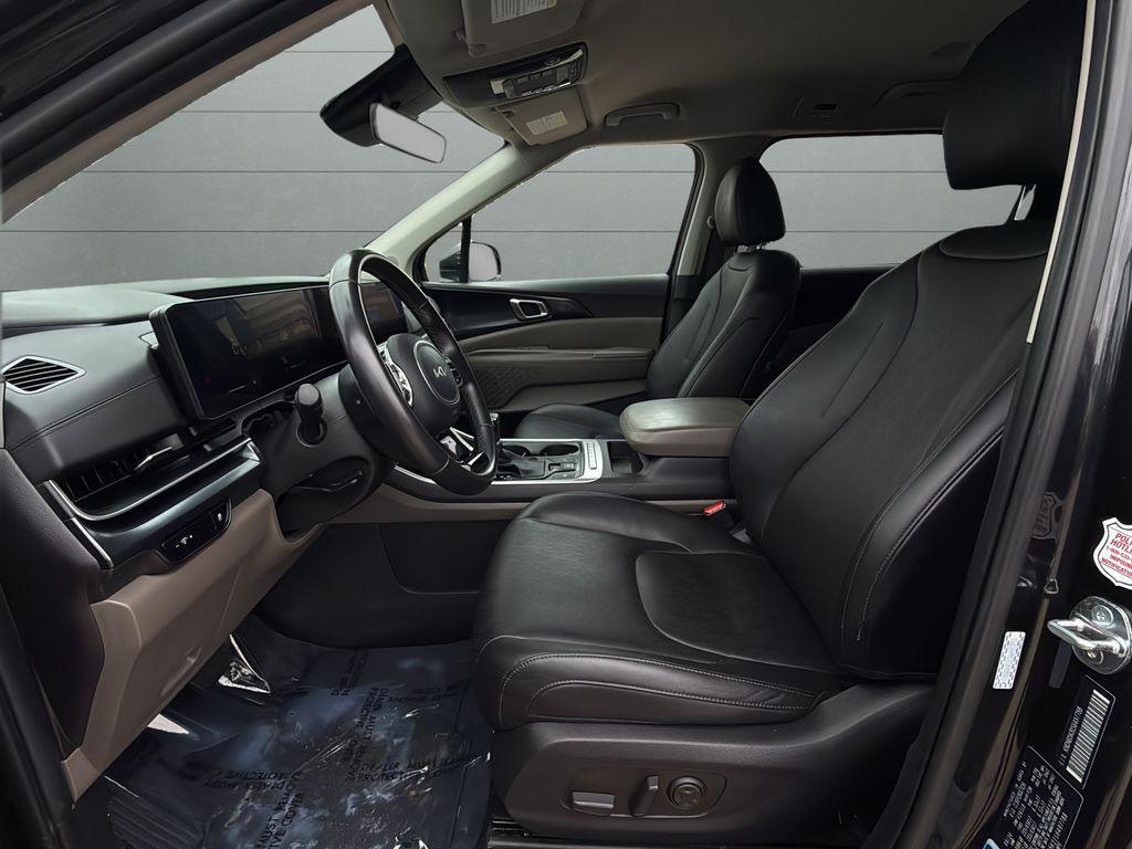 used 2025 Kia Carnival car, priced at $33,396