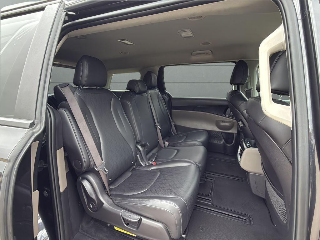 used 2025 Kia Carnival car, priced at $33,396
