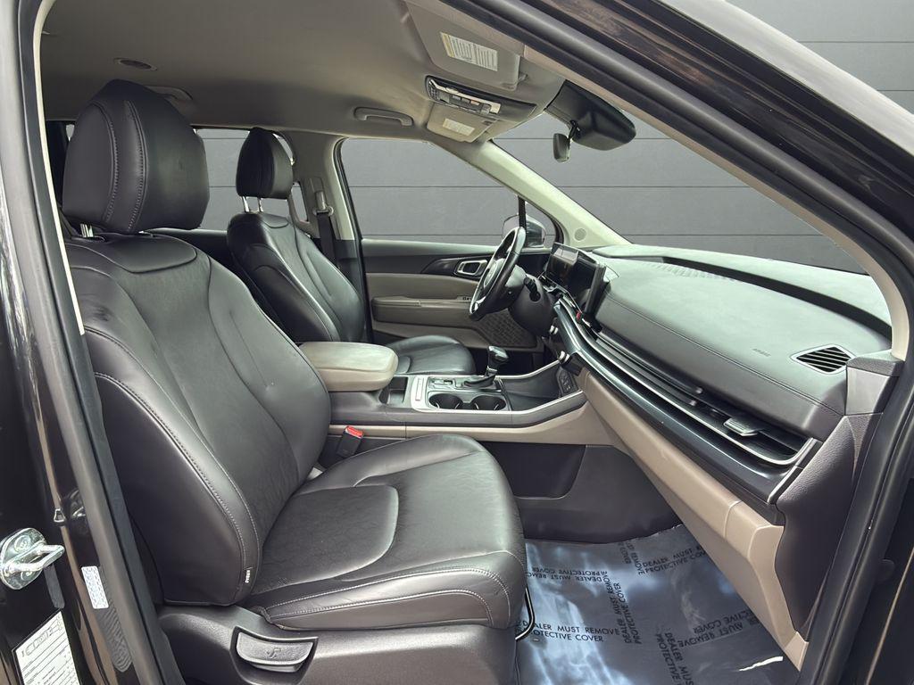 used 2025 Kia Carnival car, priced at $33,396