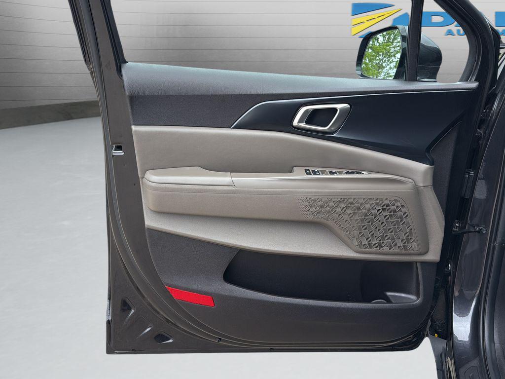 used 2025 Kia Carnival car, priced at $33,396