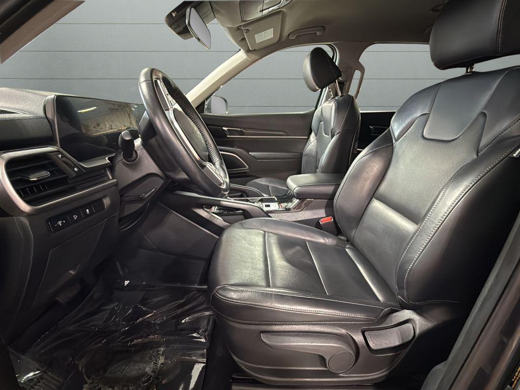 used 2023 Kia Telluride car, priced at $28,697
