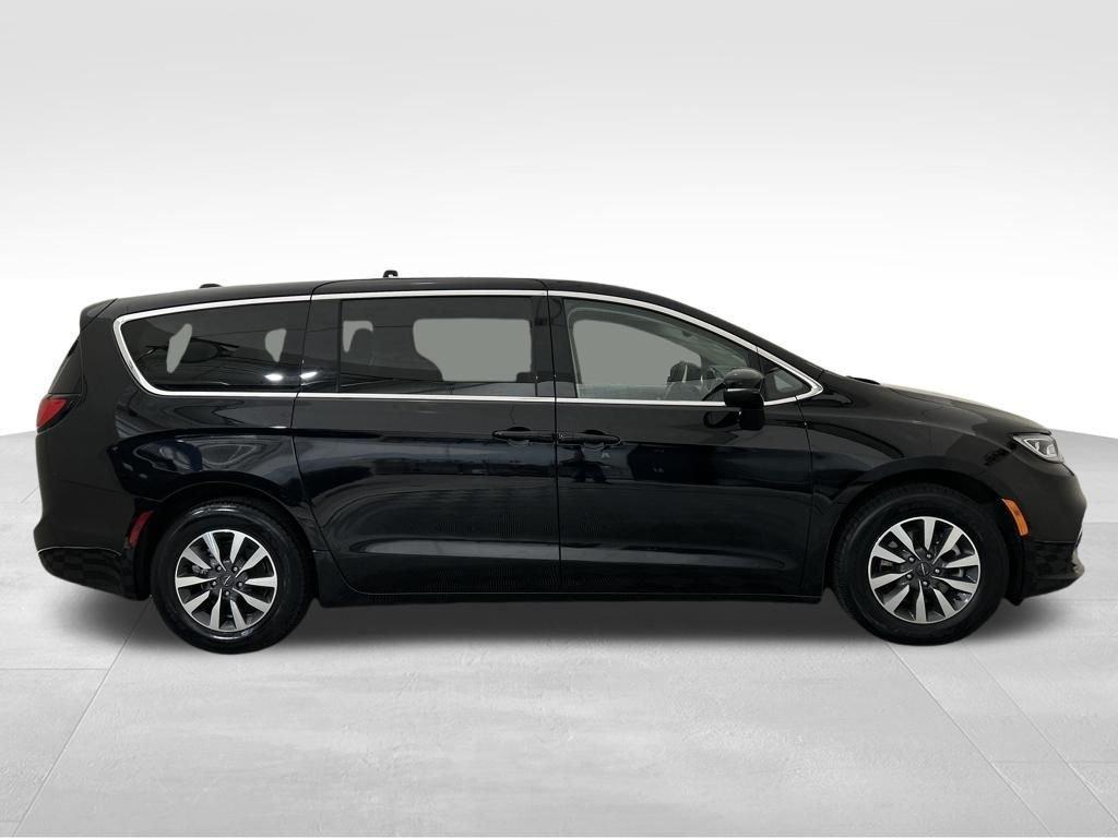 used 2024 Chrysler Pacifica Hybrid car, priced at $27,866
