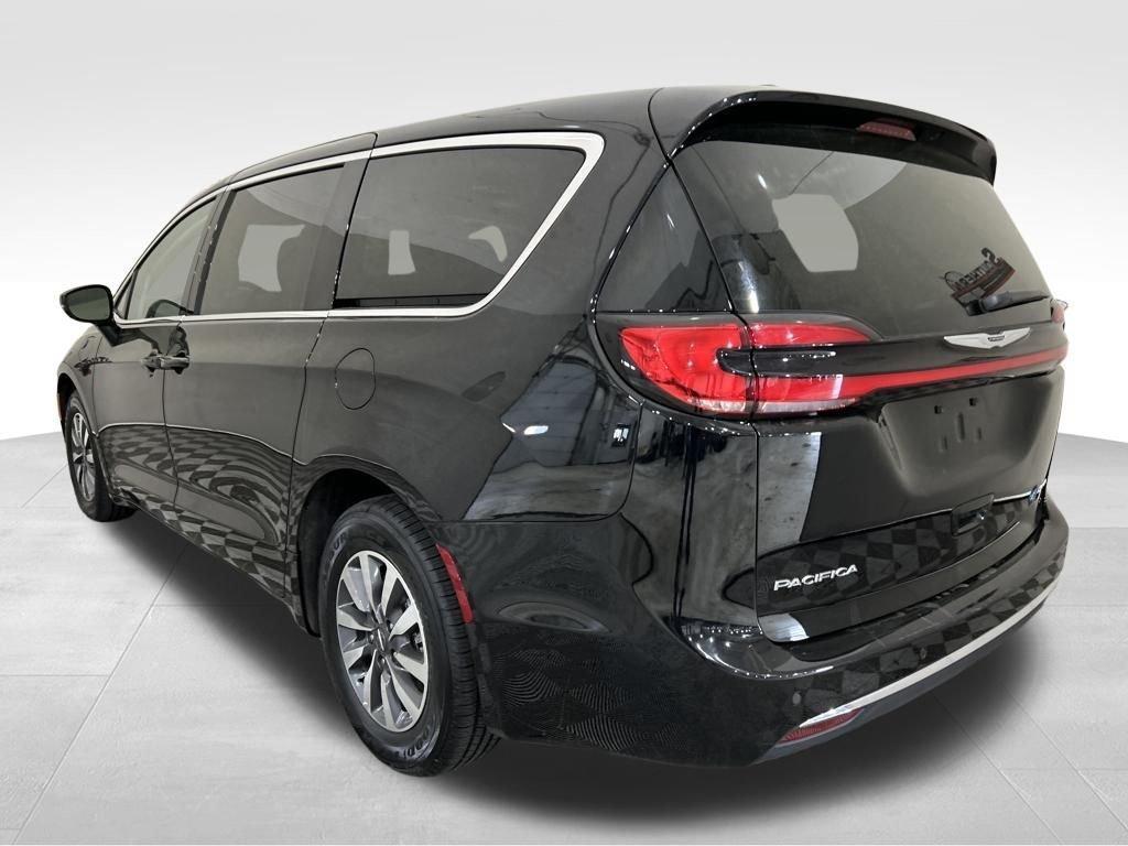 used 2024 Chrysler Pacifica Hybrid car, priced at $27,866