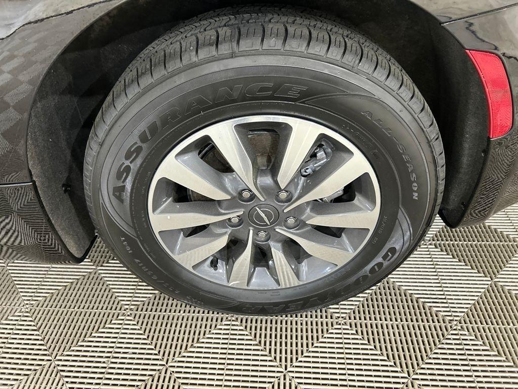 used 2024 Chrysler Pacifica Hybrid car, priced at $27,866