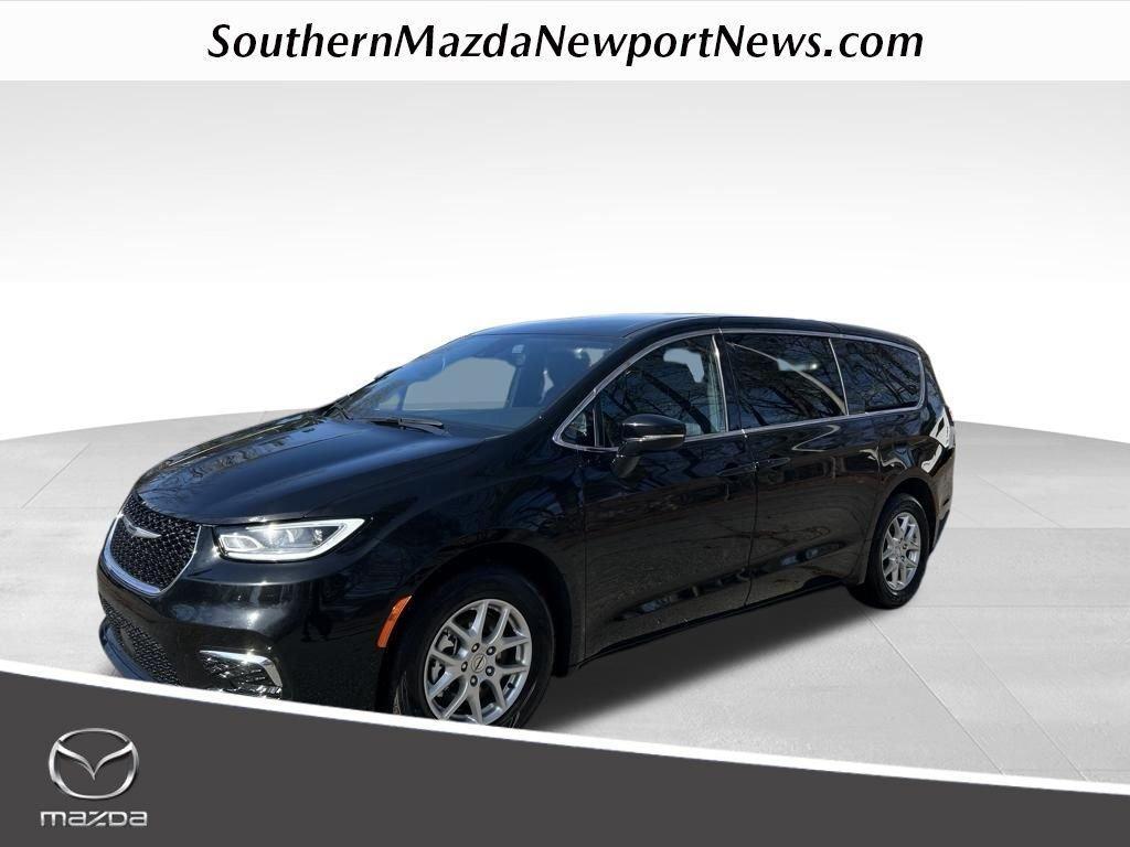 used 2025 Chrysler Pacifica car, priced at $25,222