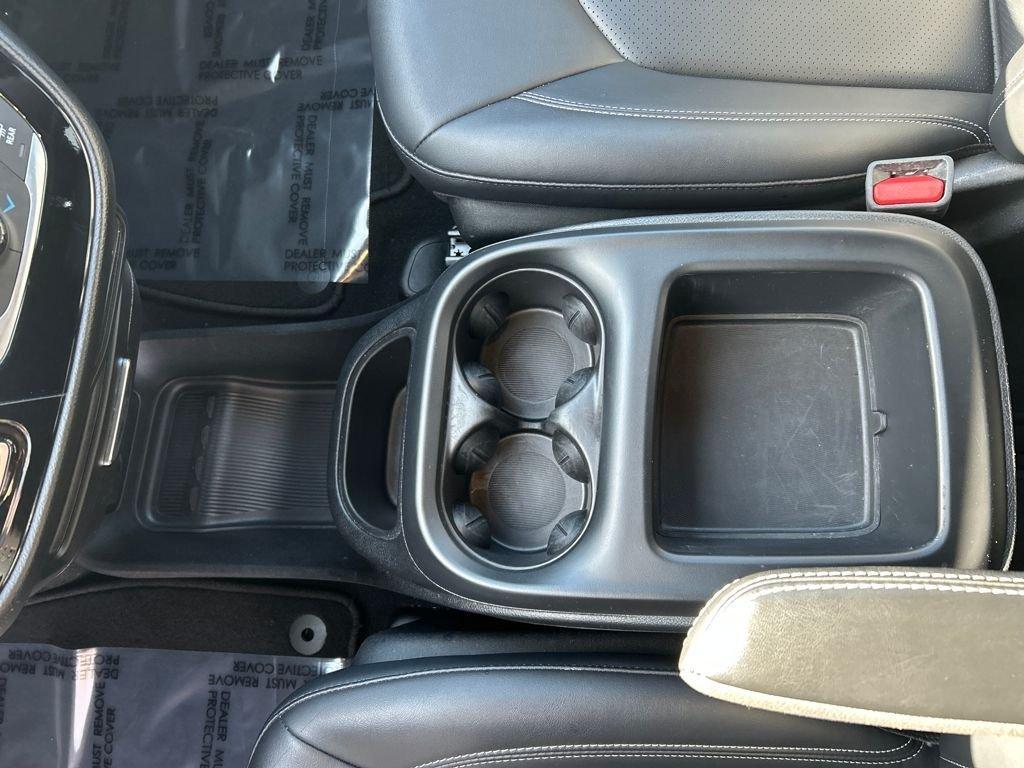 used 2025 Chrysler Pacifica car, priced at $25,222