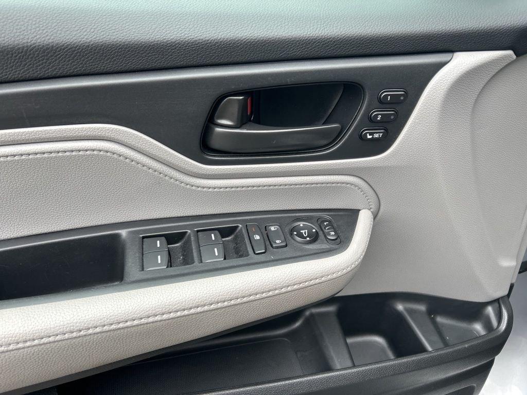 used 2024 Honda Odyssey car, priced at $32,294
